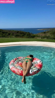 Amira Pocher [ amira-pocher ] - here to make you horny