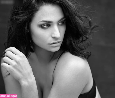 Amira Pocher [ amira-pocher ] - Who wants to see the video