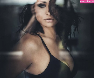 Amira Pocher [ amira-pocher ] - You didn t think I d miss hump day did you