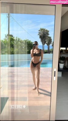 Amira Pocher [ amira-pocher ] - Full nude spicy bedplay video 😋🔥🔥 Stripping off my robe