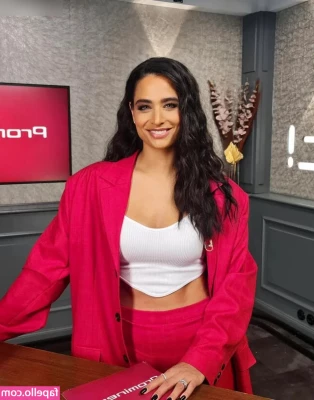 Amira Pocher [ amira-pocher ] - Does this turn you on?
