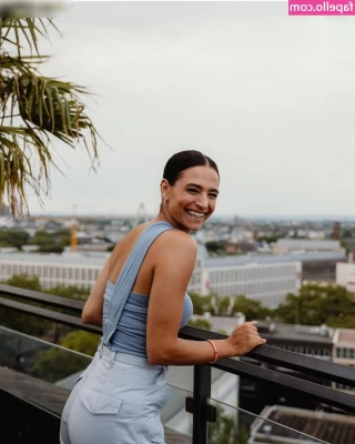 Amira Pocher [ amira-pocher ] - I want to give you so much pleasure write me in the DM I have a hot