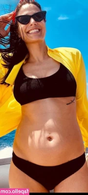 Amira Pocher [ amira-pocher ] - I needddd a lake day in my life