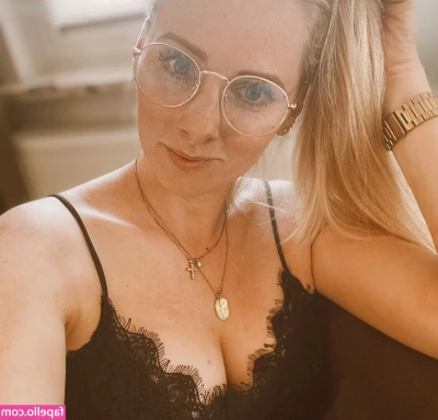 Facialize Me [ facialize-me ] - My beautiful feet are ready to be worshipped 😉😛