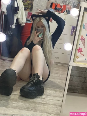 Electro Alice [ electro-alice ] - booty and soles, what more could you ask for