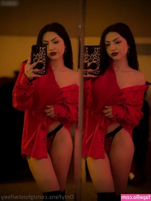 ghostwifeey - Watch me moan and fuck my asspussy hard with a toy