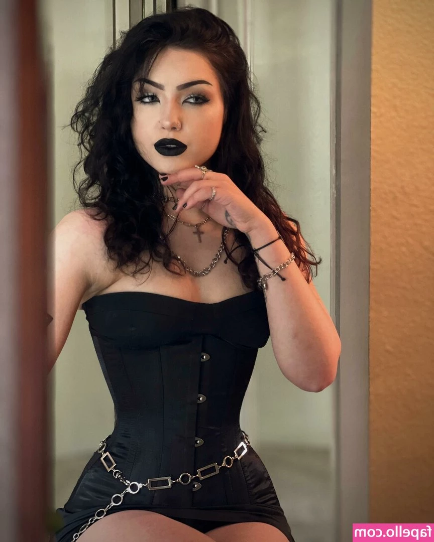 ghostwifeey - Sunday Funday I'm feeling excited and also naughty who's with