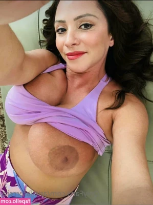 Ariella Ferrera [ ariella-ferrera ] - My AC unit took a shit. I’m melting 😂
