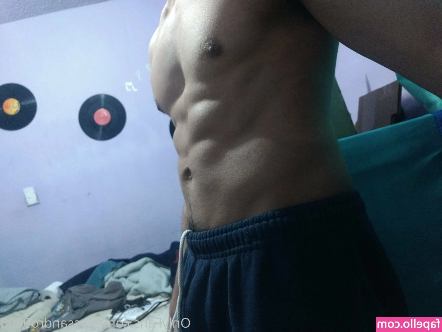 alessandro9708 - Sujeta pezones🤭