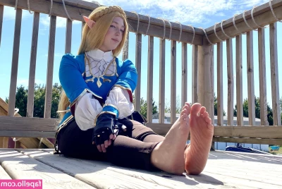ZeldaHyrule - Santa's elves are working hard...or is that hardly working...or