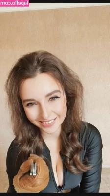 Elena Deligioz [ elena-deligioz ] - went for a jog barefoot on the trail  wanna worship my used  sweaty