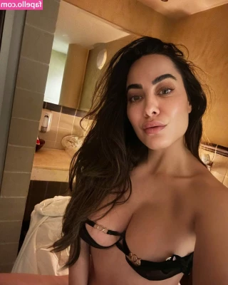 Paola Saulino [ paola-saulino ] - Peachy 🍑 8 pics