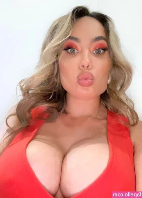 Paola Saulino [ paola-saulino ] - New at this bare with me