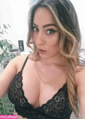 Paola Saulino [ paola-saulino ] - Giving head in the backseat of my car 🤤