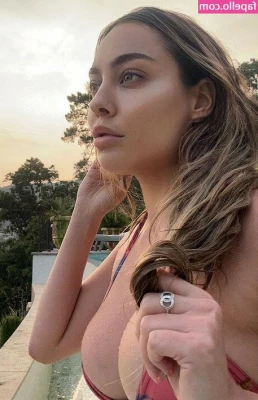 Paola Saulino [ paola-saulino ] - Just a bit of light teasing mmmm