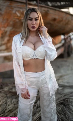 Paola Saulino [ paola-saulino ] - Lil stroke action