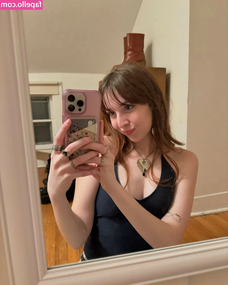 Licetown - do you like my outfit? 🥰 if you don't like it you can take it off