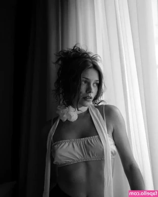 Harriet Herbig-Matten [ harriet-herbig-matten ] - Might get back on birth control just to make my tiddies bigger 😩