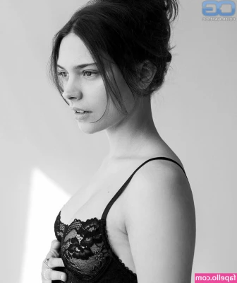 Harriet Herbig-Matten [ harriet-herbig-matten ] - I m honestly missing the rain    I love getting my toes out in the