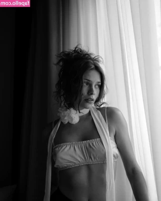 Harriet Herbig-Matten [ harriet-herbig-matten ] - Naughty backstage pics working a burlesque show monday night❣️