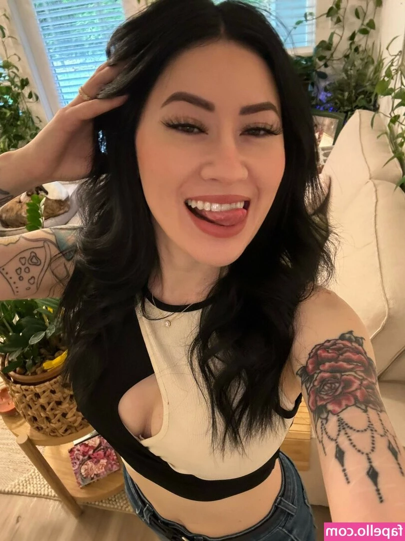 SamanthaKronos - Hello from the beach💓👋🏼☀️