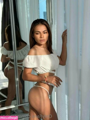 Narathai - Behind the scenes from my hot shooting today 🔥😊 How do you like