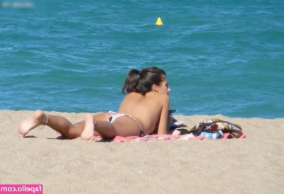 Beach - Who wears short shorts?