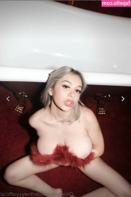 britneyyyofficial - Naked downward dog at my shoot    thedazedbabe