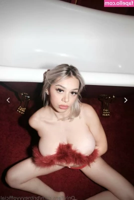 britneyyyofficial - Can I sit on your lap