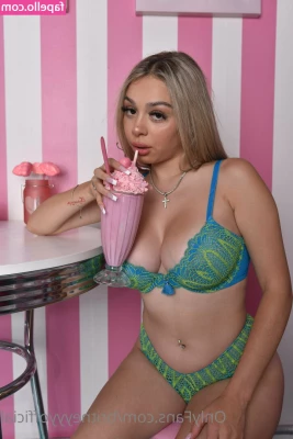 britneyyyofficial - I do love a fine set of sheer bra and panties
