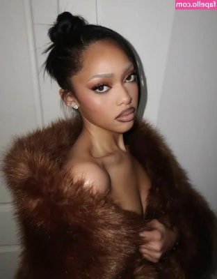 Jodie Woods [ jodie-woods ] - If you re a   guy go look at your dms hehe