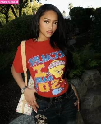 Jodie Woods [ jodie-woods ] - Bestie girlllll  How much would yall pay for us to take pics together