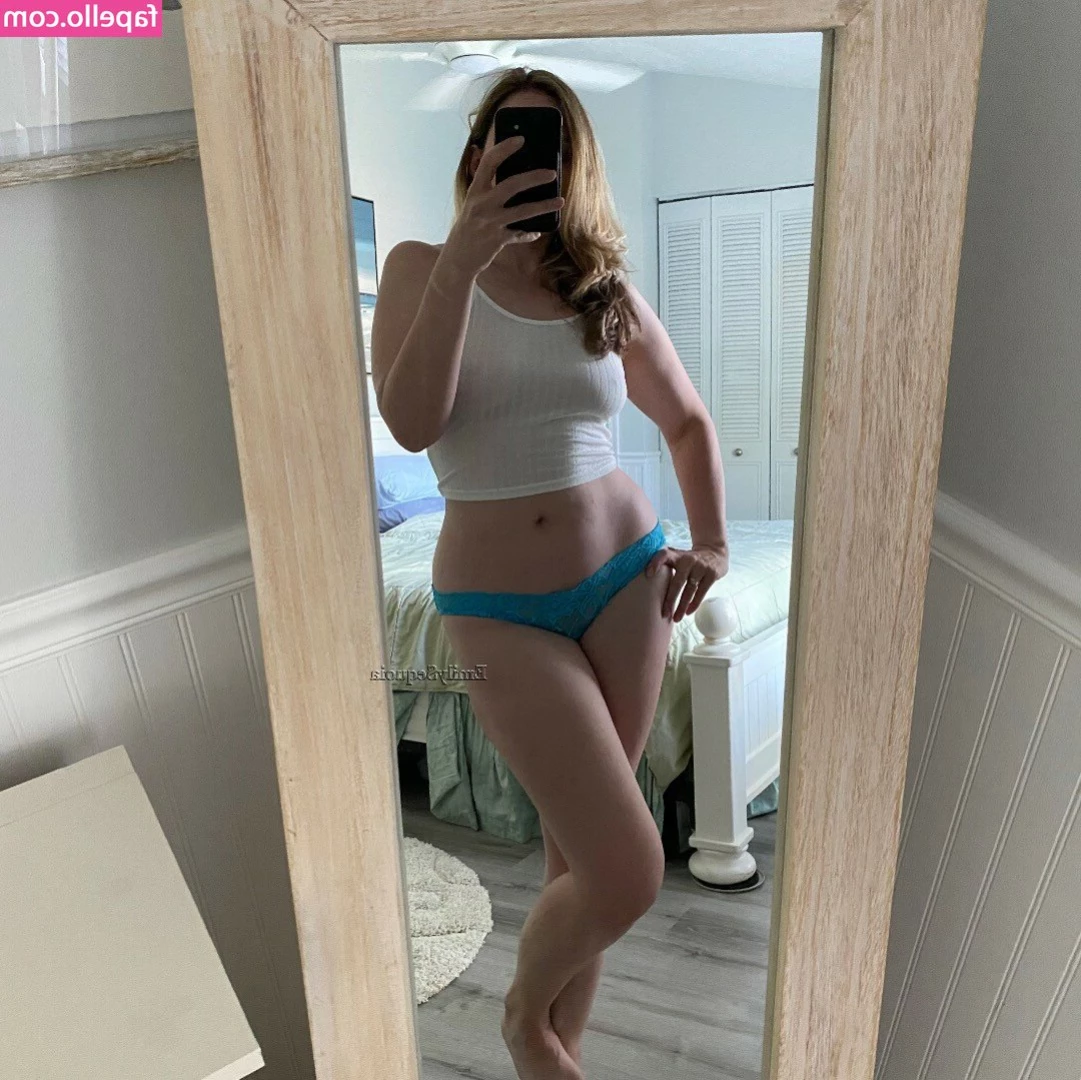 Emily Sequoia [ emily-sequoia ] - Can we go on a date  I ll wear this