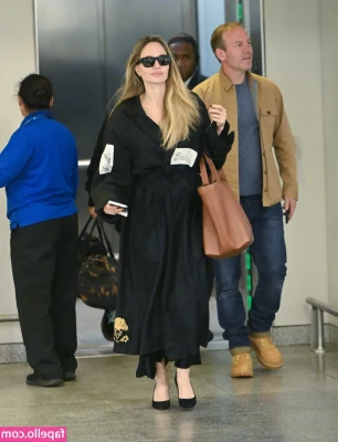 Angelina Jolie [ angelina-jolie ] - Happy Monday ❤️