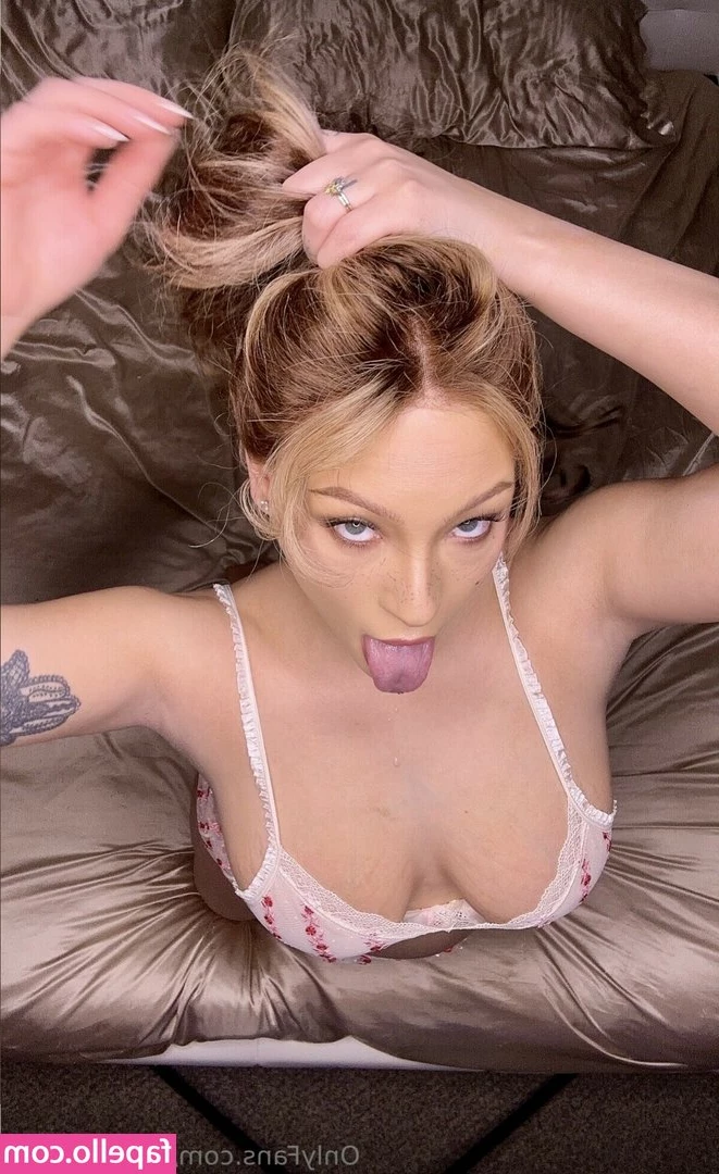 Jeana Turner [ jeana-turner ] - Whos interested in more naughty content  Its more but im breaking my