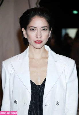 Sonoya Mizuno [ sonoya-mizuno ] - A little mid-set sock and sandal removal video :)
