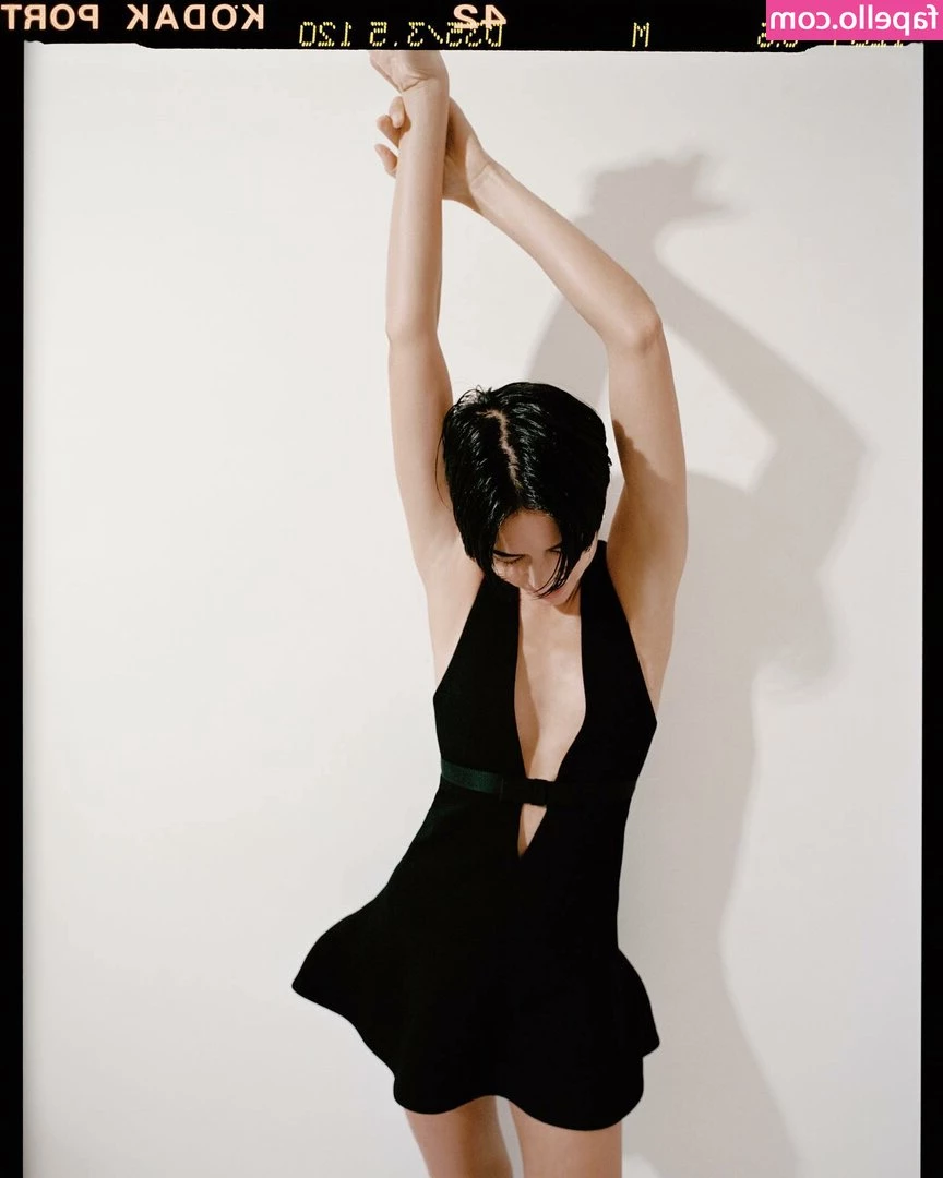 Sonoya Mizuno [ sonoya-mizuno ] - Camera repair, mobile phone shooting. But there are still