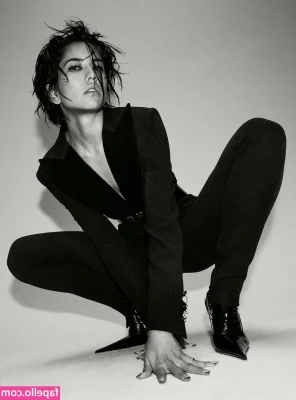 Sonoya Mizuno [ sonoya-mizuno ] - Absolutely gorgeous Wrinkled Soles..
