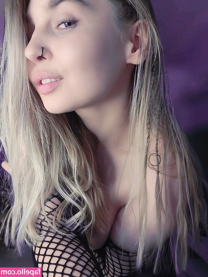 sweetmila1 - Finally nice enough to take a few outdoor shots