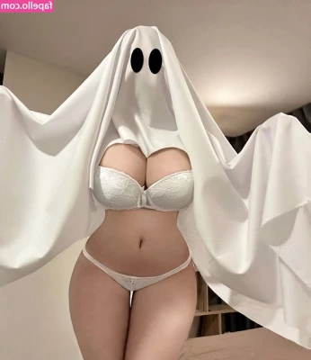 meowmint0 - This is a different set but just as tasty  Tip $6 for these nudes