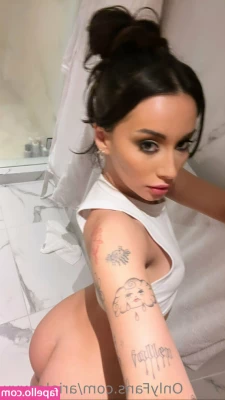 Aria Lee [ aria-lee ] - 💋 Which part of me will you kiss first baby ?