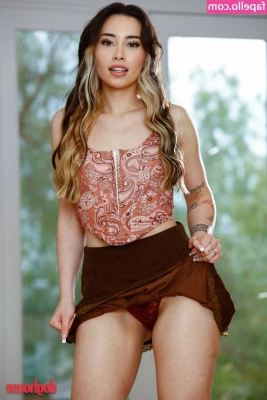 Aria Lee [ aria-lee ] - I might be a size small, but this pussy is one size fits all💗🙈