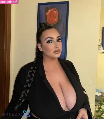 alessia barbarossa [ alessia-barbarossa-1 ] - Go check out the full set 🧡 toes / arches!