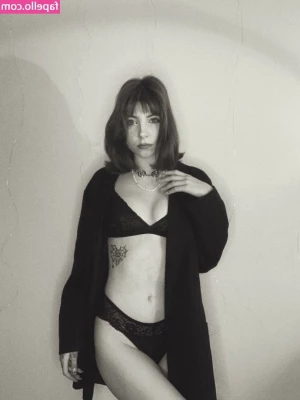 zlatka.lesenok [ zlatka-lesenok ] - LOL made you look   This is a unposed progress shot since the body