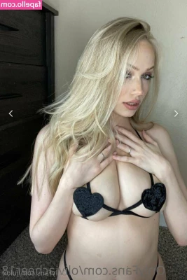 julox - Peachy 🍑 8 pics