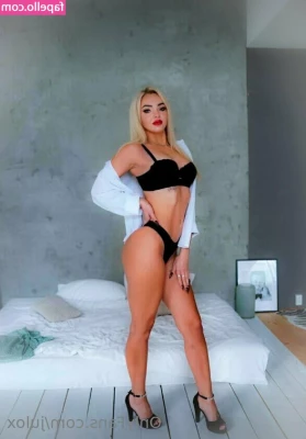 julox - You guys wanted a squirting video  Turned my vibrator on high  You