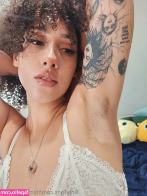 itsmekiraperez - Hanging out naked with your BFFs is fun