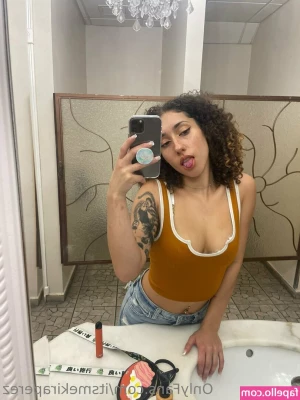 itsmekiraperez - What would you do if you walked in to your bathroom and saw this