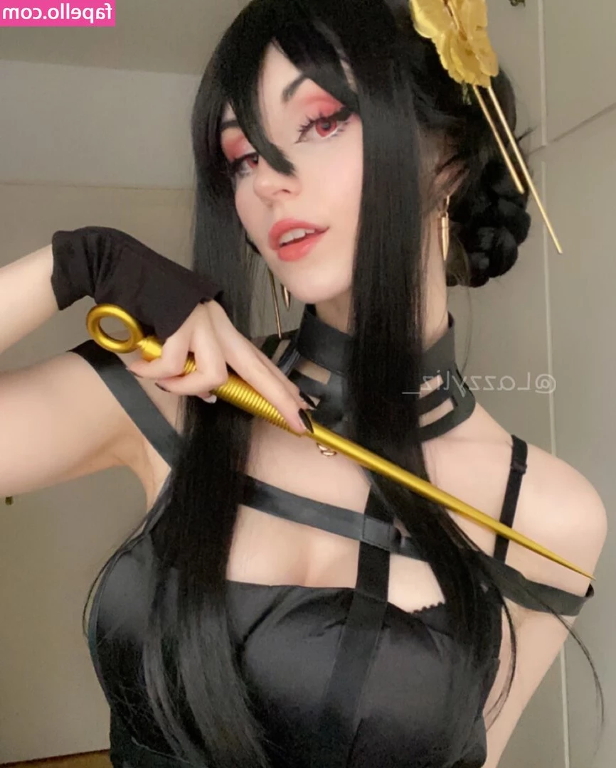 lazzyliz - Me on the bathroom floor pleasure myself with my rabbit 🍑🐰