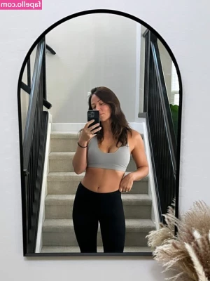 Tenille Dashwood [ tenille-dashwood ] - Does this dildo make my boobs look big? 😜